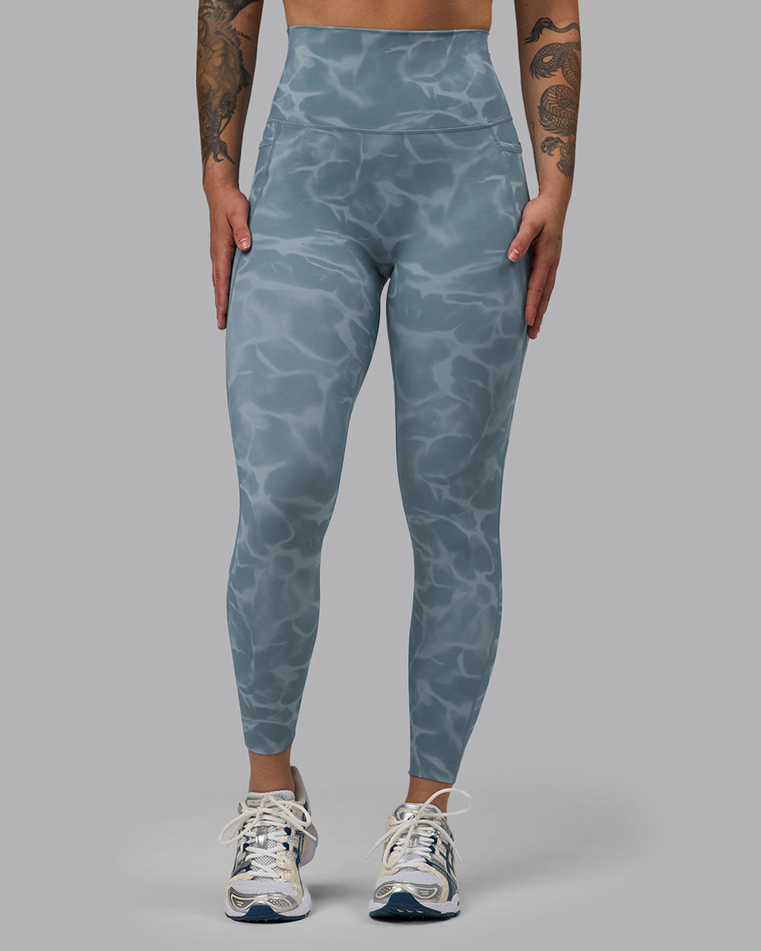 Woman wearing Elixir Ultra High-Rise 7/8 Legging Pockets - Tranquil-Elemental Blue | Model:Robyn | Size:S