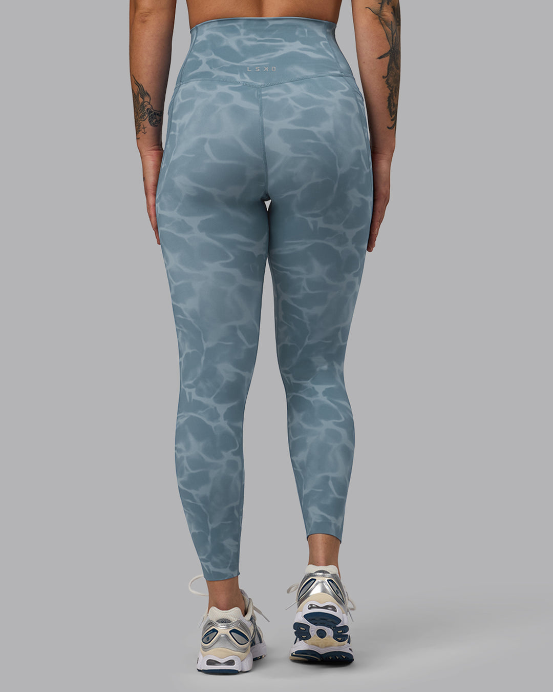 Woman wearing Elixir Ultra High-Rise 7/8 Legging Pockets - Tranquil-Elemental Blue | Model:Robyn | Size:S