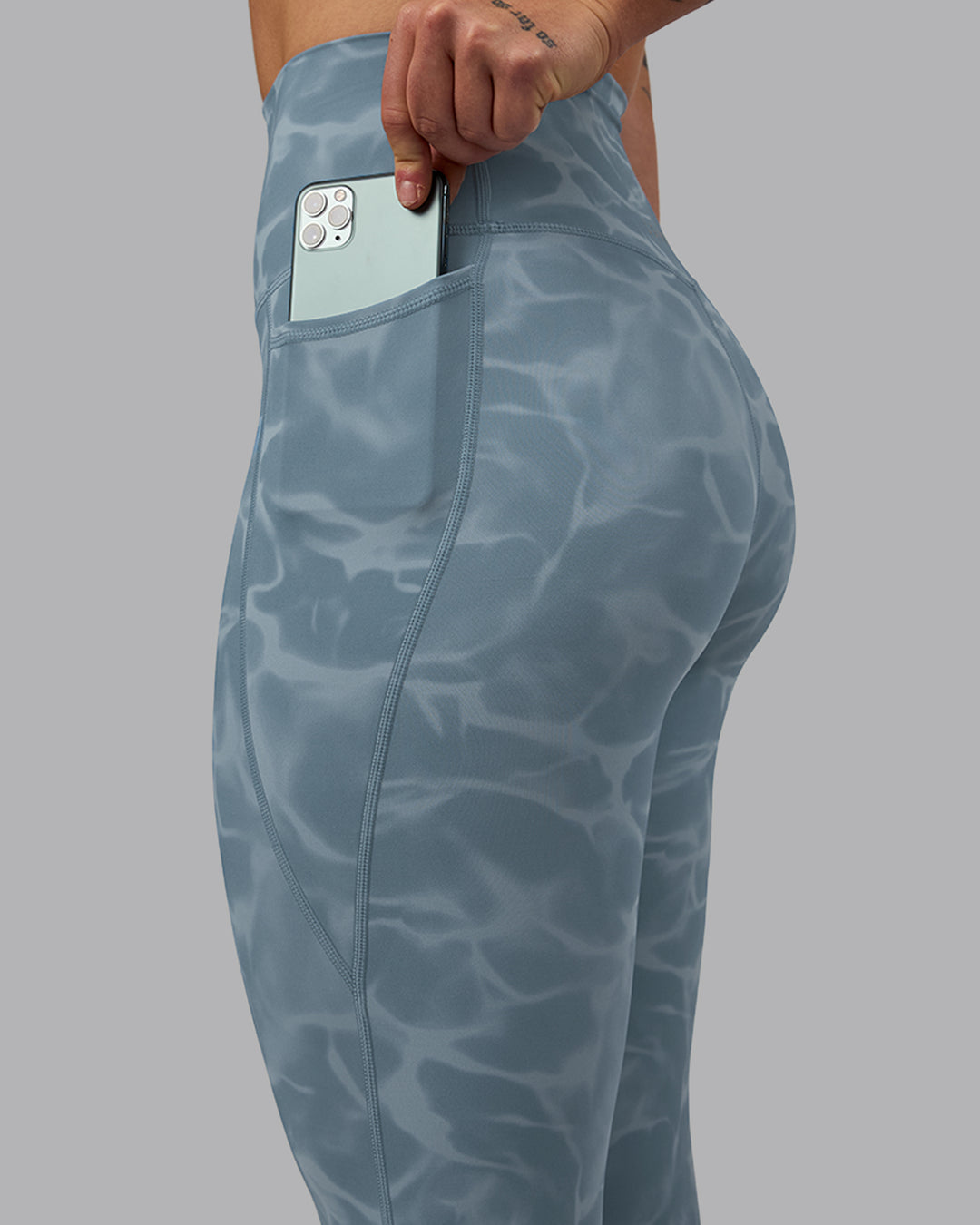 Woman wearing Elixir Ultra High-Rise 7/8 Legging Pockets - Tranquil-Elemental Blue | Model:Robyn | Size:S