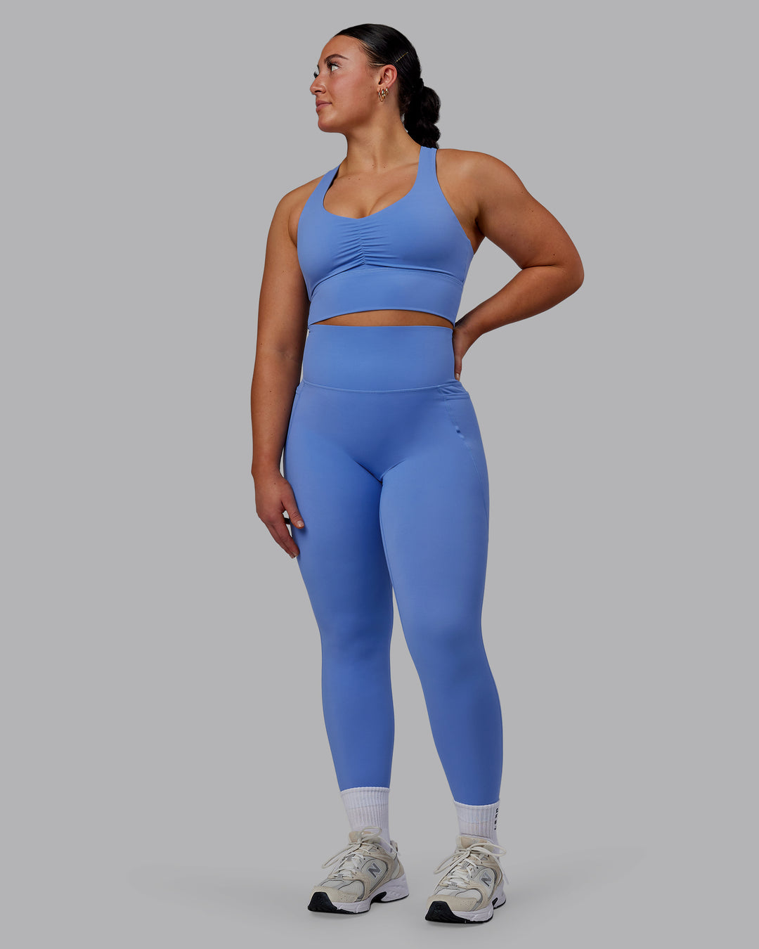 Woman wearing Elixir Ultra High-Rise 7/8 Legging Pockets - Ultramarine | Model:Bronty | Size:M