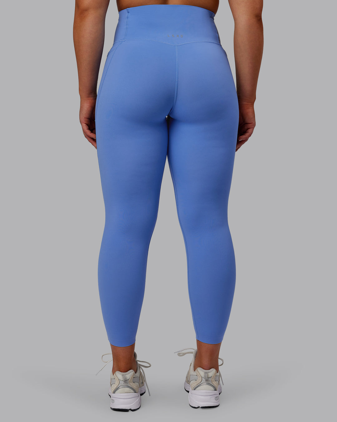 Woman wearing Elixir Ultra High-Rise 7/8 Legging Pockets - Ultramarine | Model:Bronty | Size:M