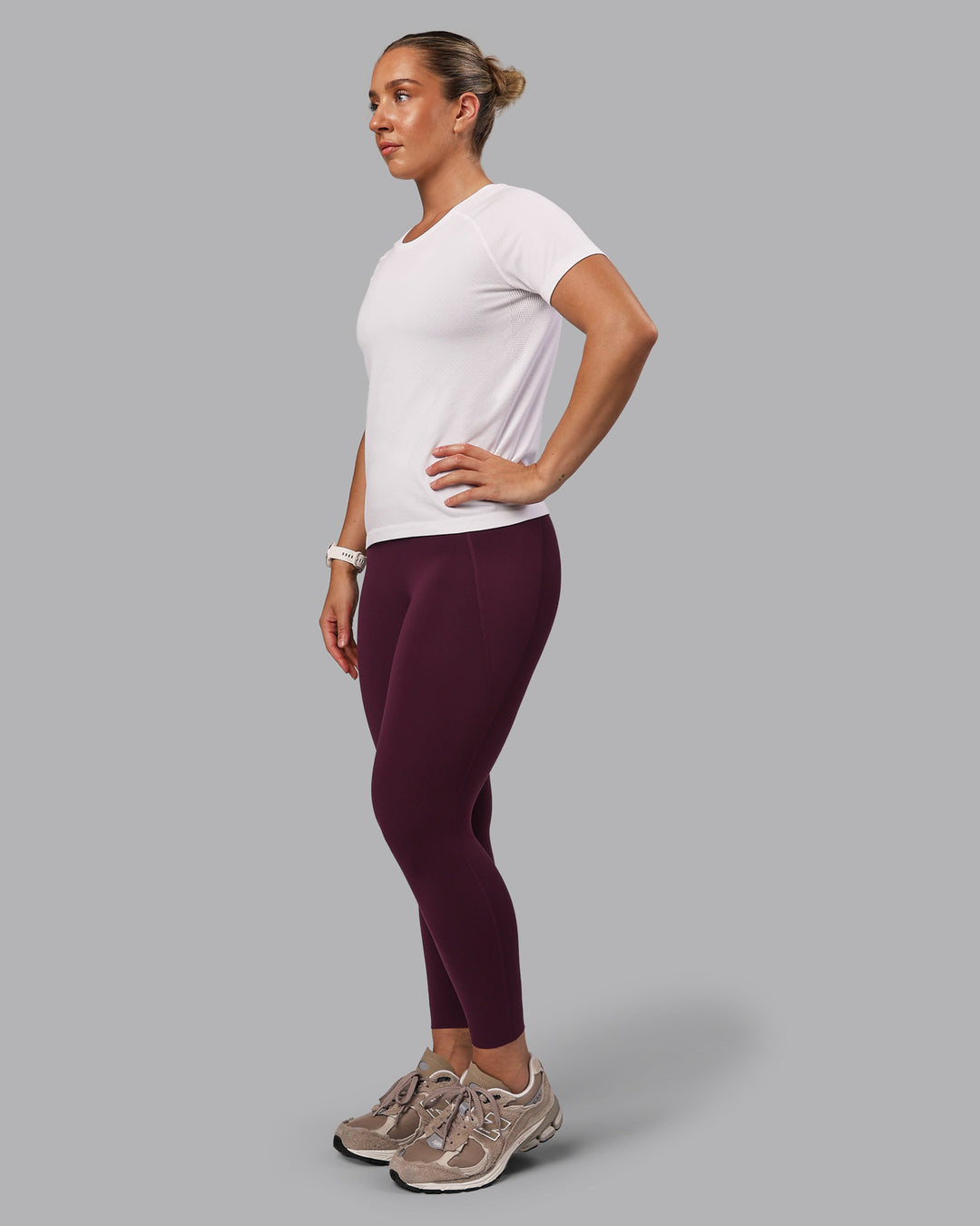 Woman wearing Elixir Ultra High-Rise 7/8 Legging Pockets - Cherry Lacquer | Model:Lyss | Size:S