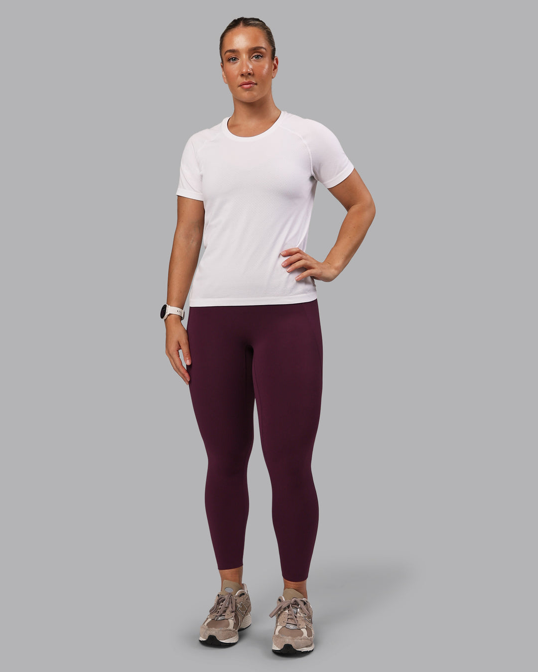 Woman wearing Elixir Ultra High-Rise 7/8 Legging Pockets - Cherry Lacquer | Model:Lyss | Size:S