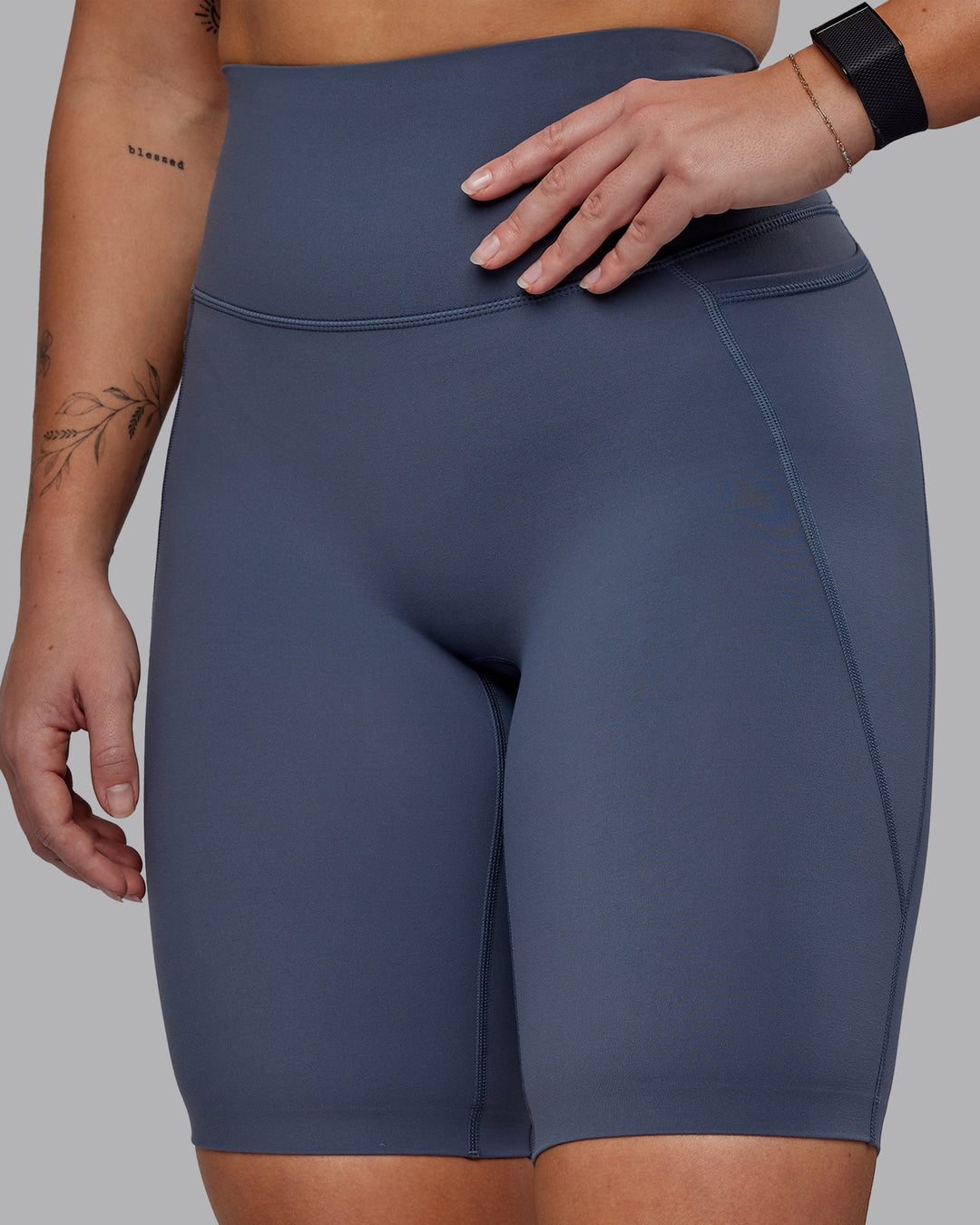 Woman wearing Elixir Ultra High-Rise 9&quot; Short Pockets - Turbulence | Model:Suz | Size:S