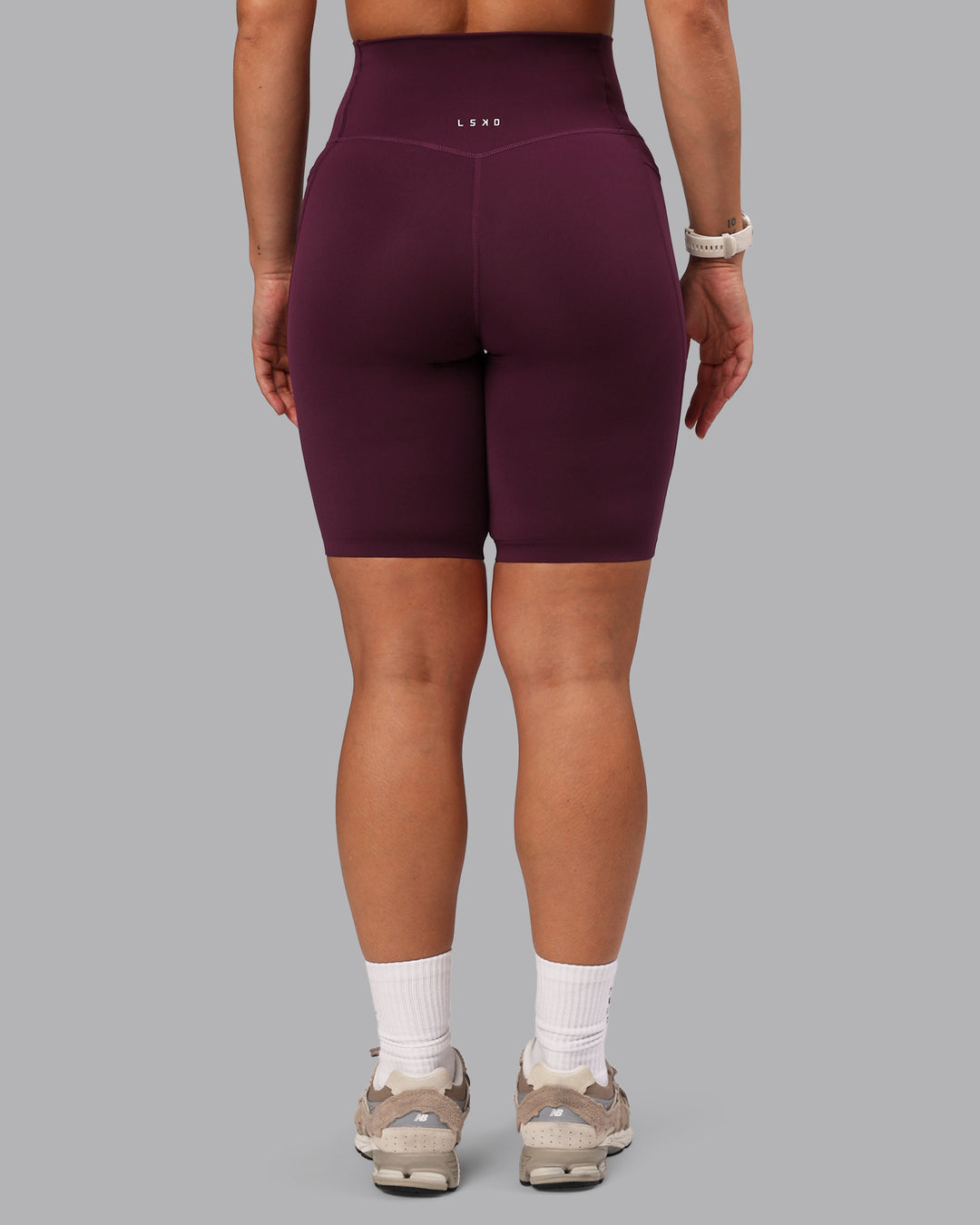 Woman wearing Elixir Ultra High-Rise 9&quot; Short Pockets - Cherry Lacquer | Model:Lyss | Size:S