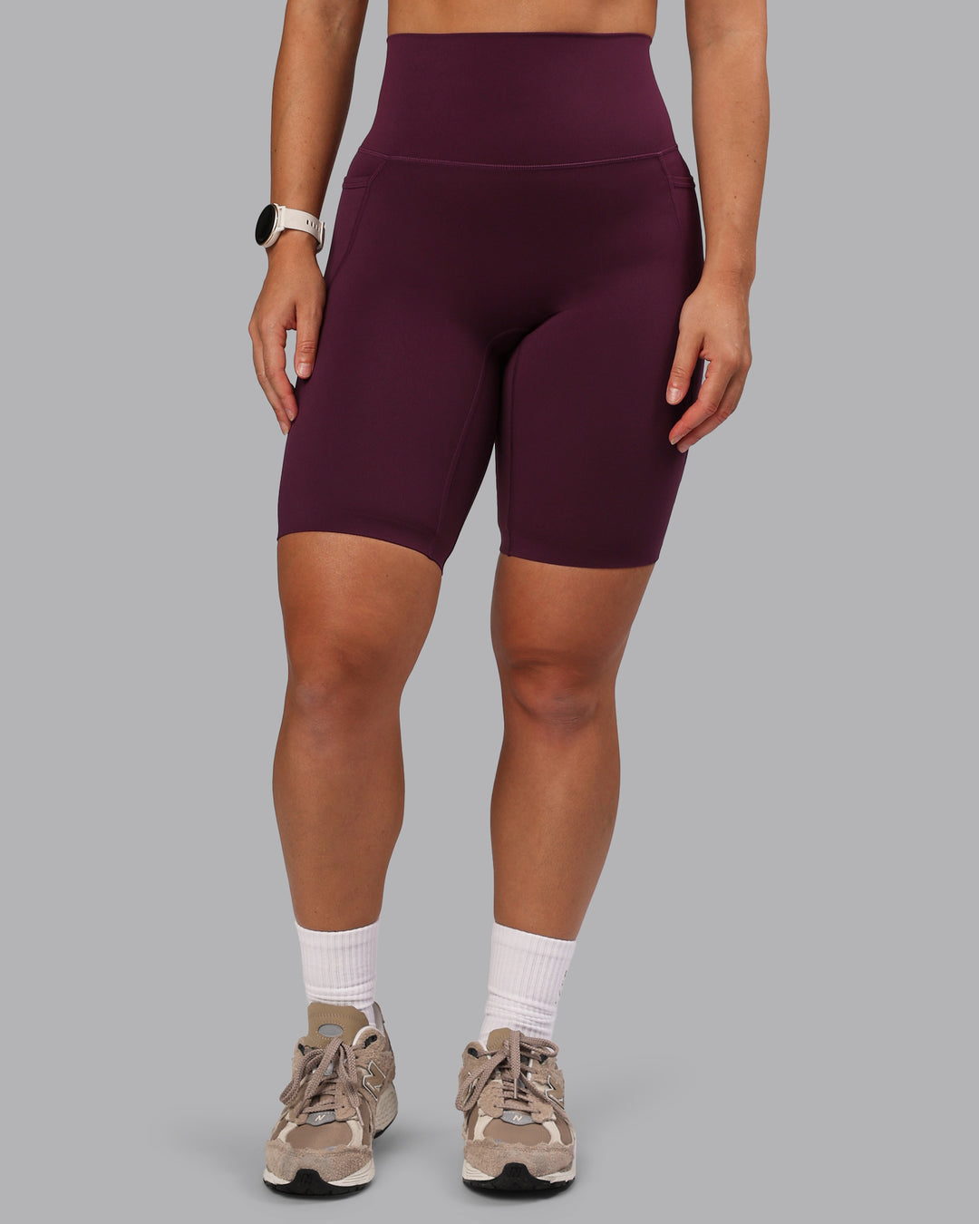 Woman wearing Elixir Ultra High-Rise 9&quot; Short Pockets - Cherry Lacquer | Model:Lyss | Size:S