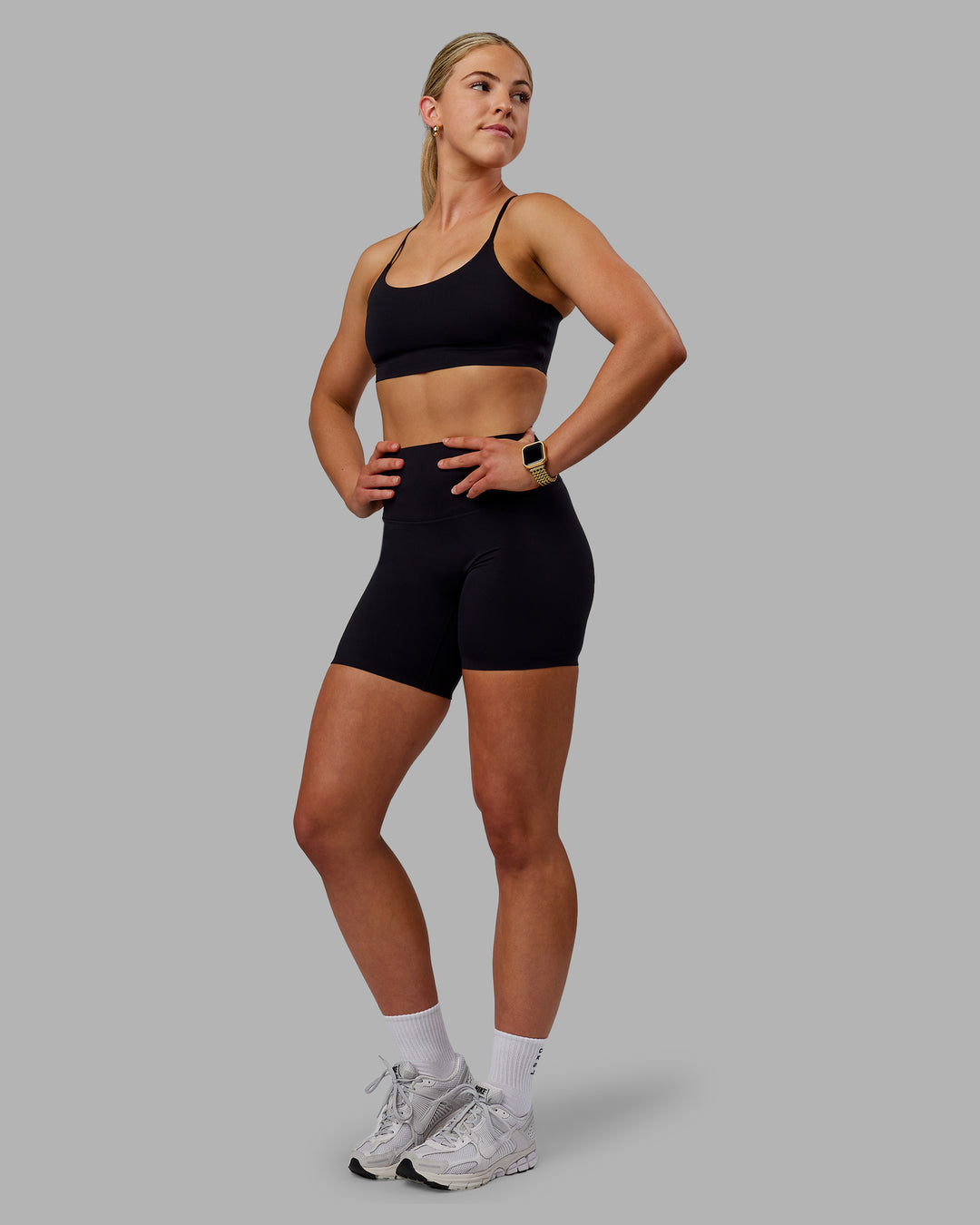 Woman wearing Elixir Ultra High-Rise Bonded Waistband 6&quot; Short - Black | Model:Caitlin | Size:S