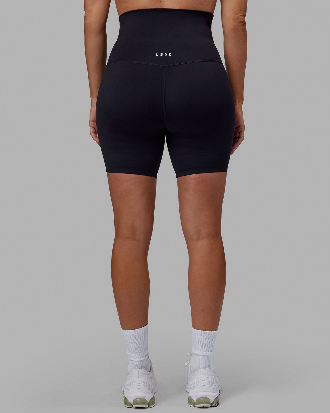 Woman wearing Elixir Ultra High-Rise Maternity 6&quot; Short - Black | Model:Amanda | Size:S