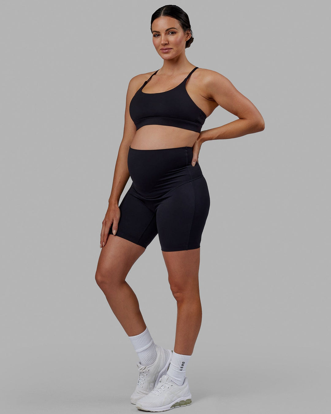 Woman wearing Elixir Ultra High-Rise Maternity 6&quot; Short - Black | Model:Amanda | Size:S