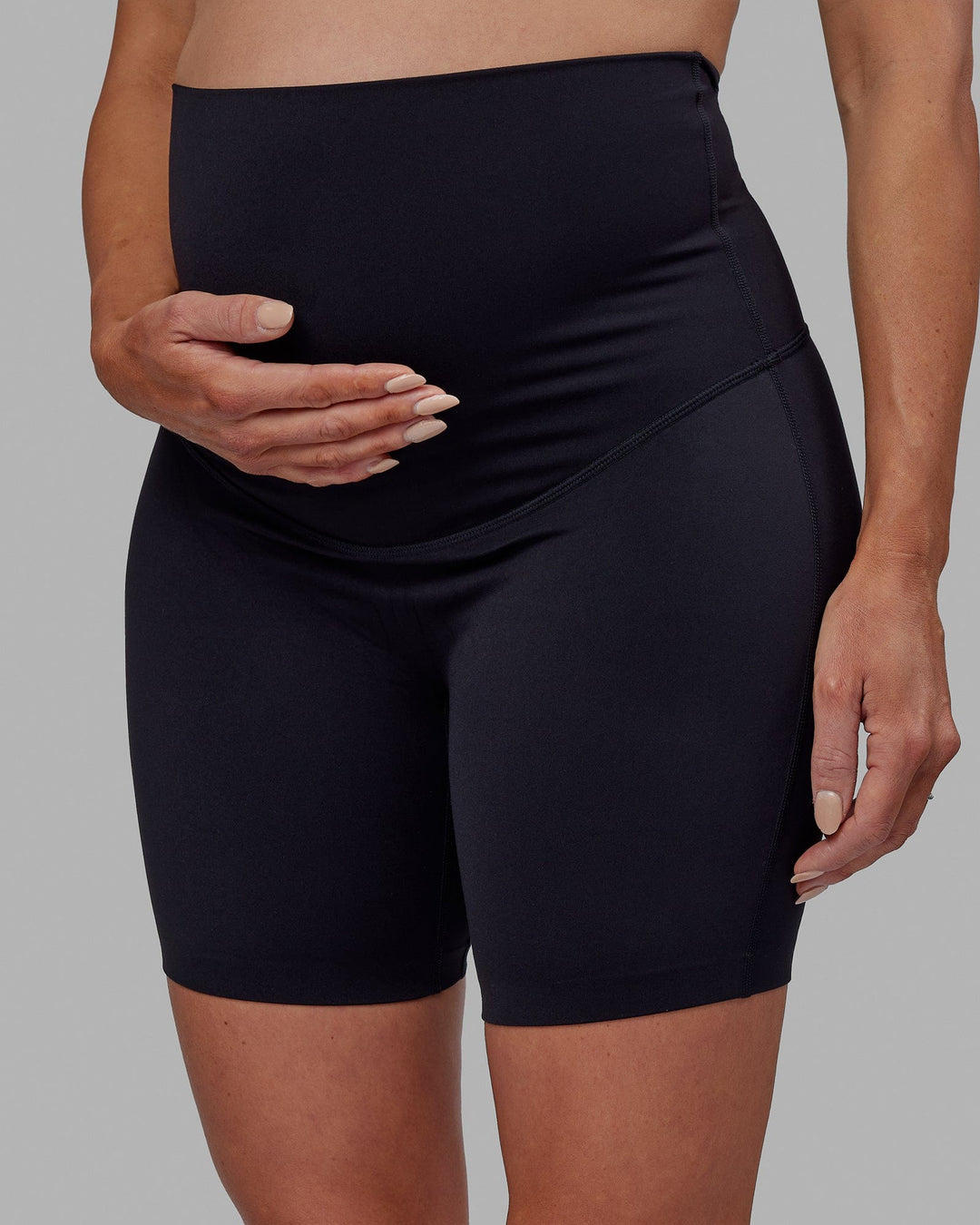 Woman wearing Elixir Ultra High-Rise Maternity 6&quot; Short - Black | Model:Amanda | Size:S