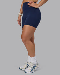 Woman wearing Elixir Ultra High-Rise 6" Short - Future Navy  | Model:Lyss | Size:S