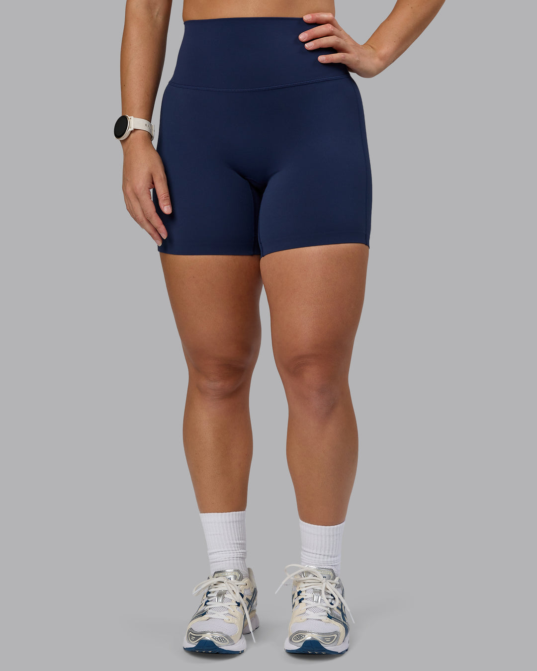 Woman wearing Elixir Ultra High-Rise 6&quot; Short - Future Navy  | Model:Lyss | Size:S