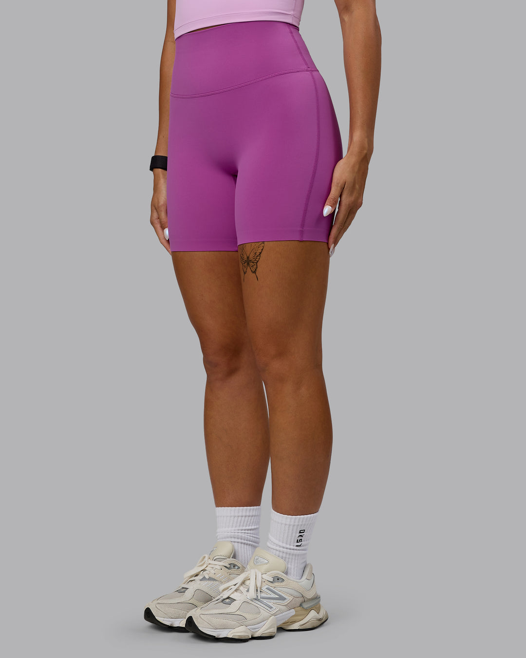 Woman wearing Elixir Ultra High-Rise 6&quot; Short - Orchid