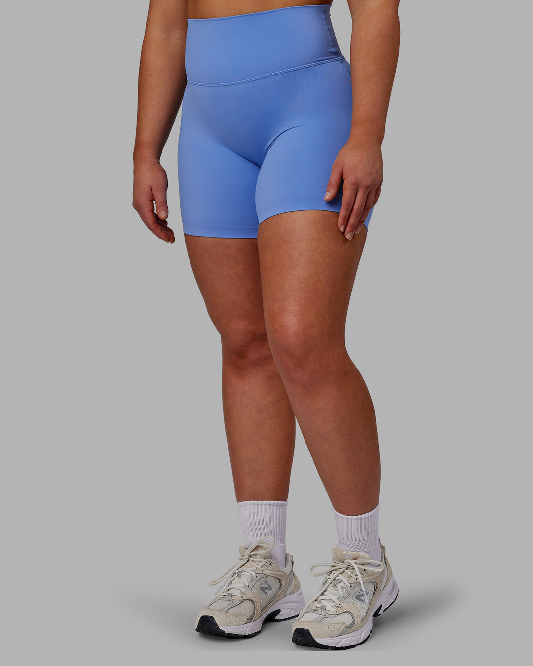 Woman wearing Elixir Ultra High-Rise 6&quot; Short - Ultramarine