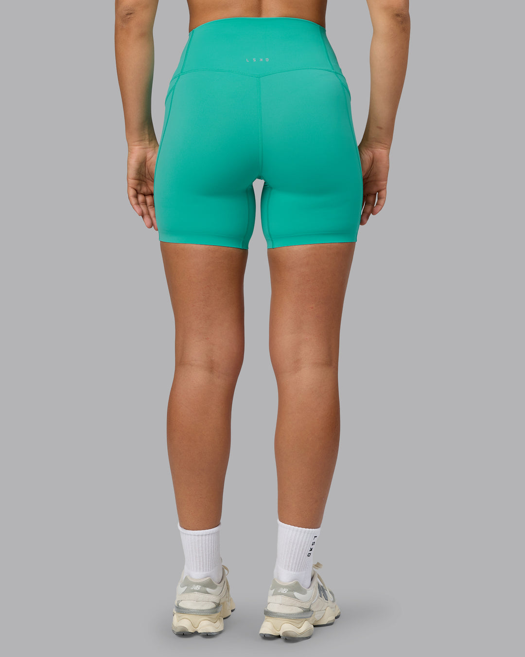 Woman wearing Elixir Ultra High-Rise 6&quot; Short Pockets - Atlantis