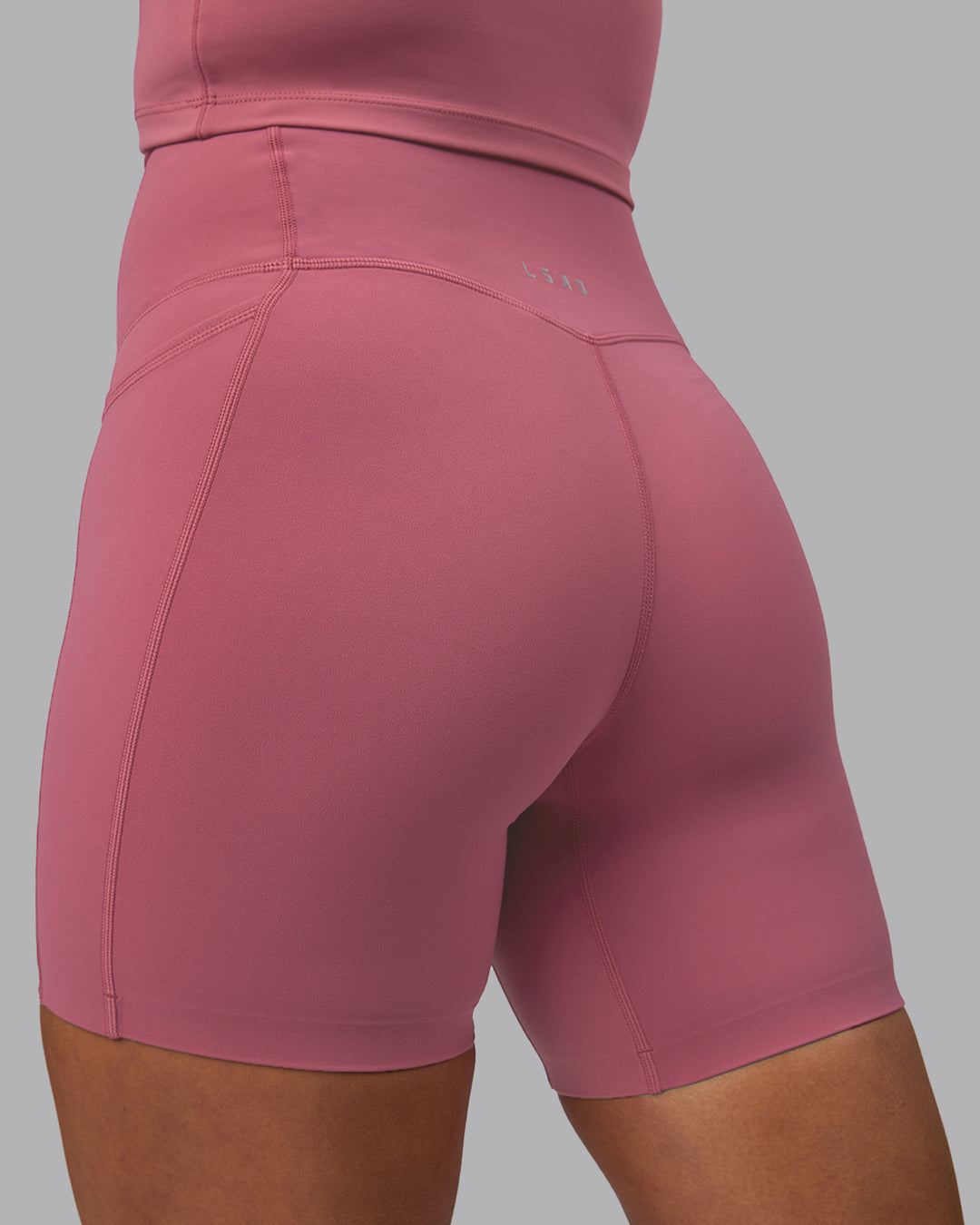Woman wearing Elixir Ultra High-Rise 6" Short Pockets - Mauve Haze