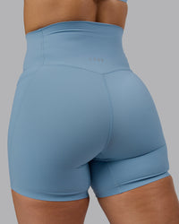 Woman wearing Elixir Ultra High-Rise 6" Short Pockets - Glacier Lake