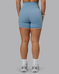 Woman wearing Elixir Ultra High-Rise 6" Short Pockets - Glacier Lake