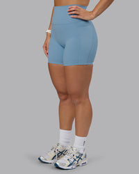 Woman wearing Elixir Ultra High-Rise 6" Short Pockets - Glacier Lake