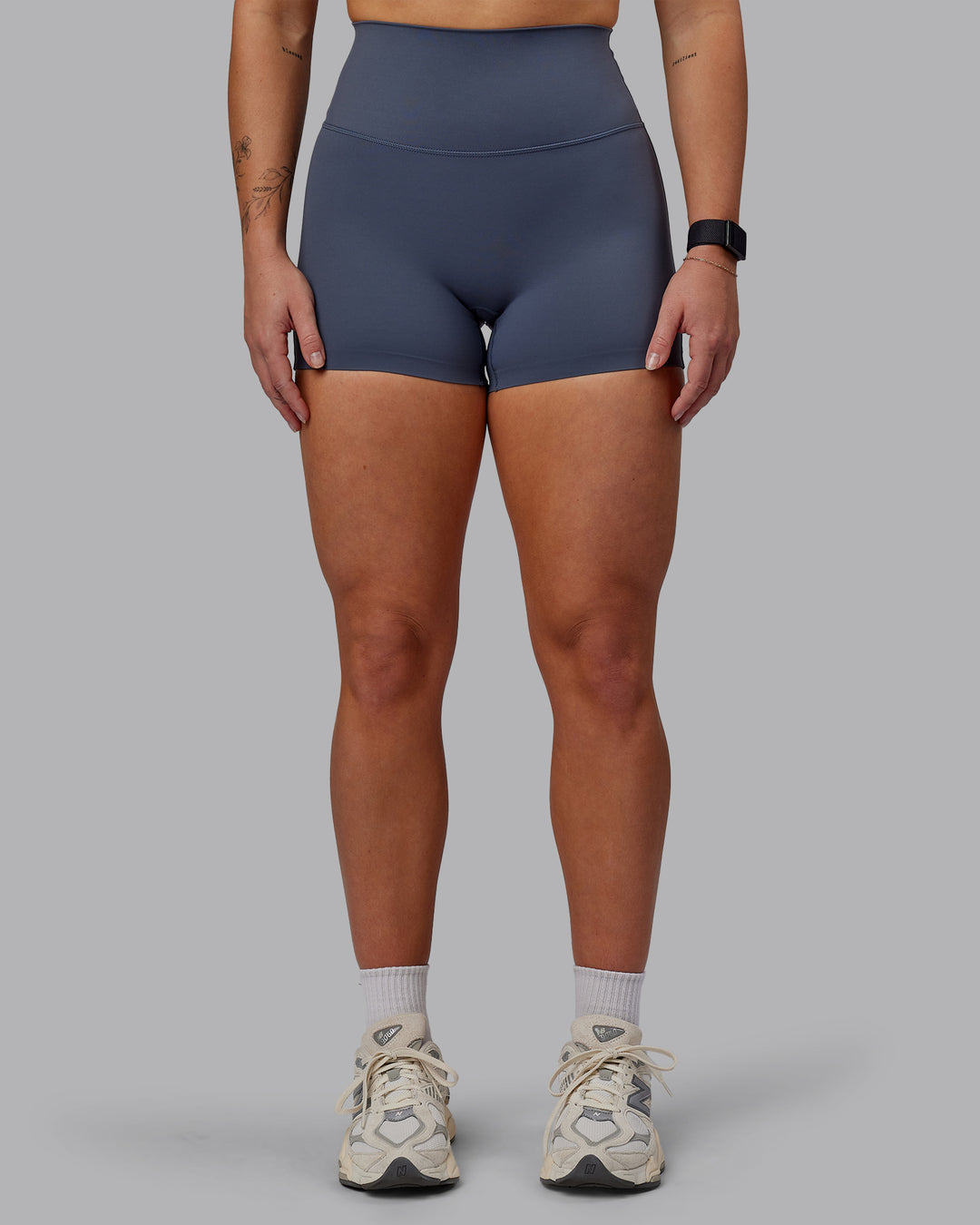 Woman wearing Elixir Ultra High-Rise 4&quot; Short - Turbulence | Model:Suz | Size:S