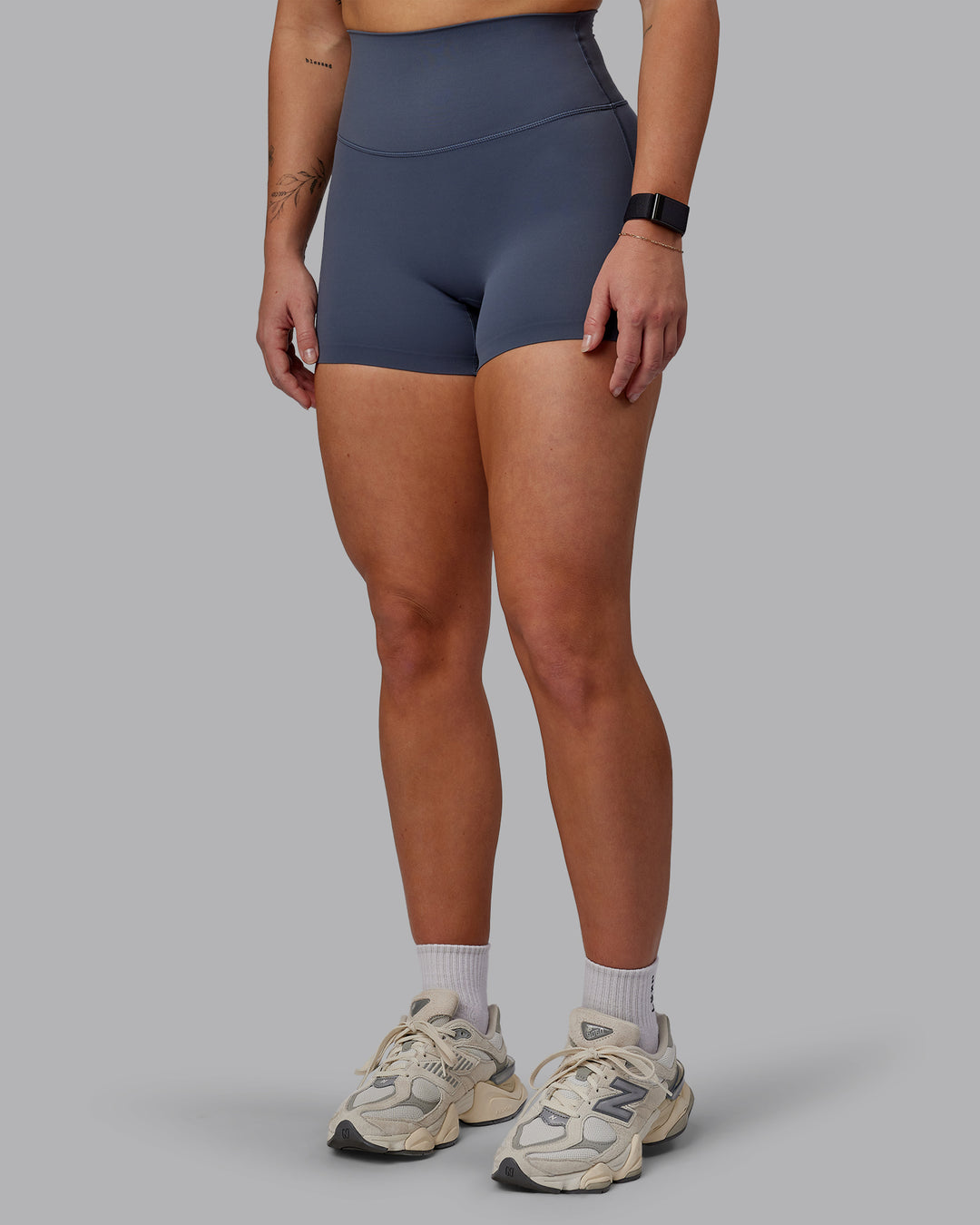 Woman wearing Elixir Ultra High-Rise 4&quot; Short - Turbulence | Model:Suz | Size:S