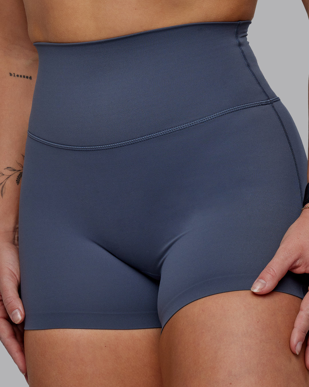 Woman wearing Elixir Ultra High-Rise 4&quot; Short - Turbulence | Model:Suz | Size:S