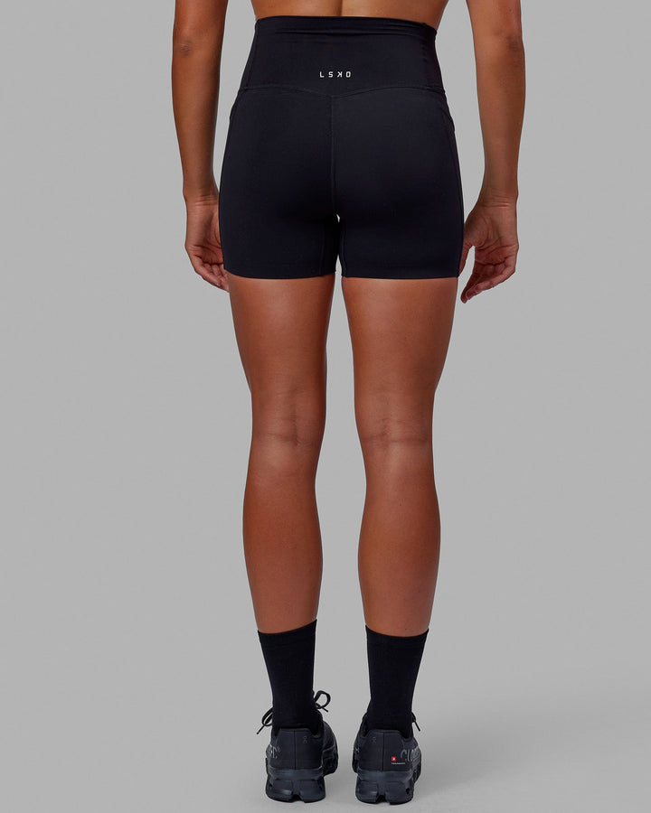 Woman wearing Elixir X-Short Tights With Pockets - Black