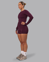 Woman wearing Elixir Ultra High-Rise 4" Short Pockets - Cherry Lacquer | Model:Lyss | Size:S