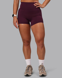 Woman wearing Elixir Ultra High-Rise 4" Short Pockets - Cherry Lacquer | Model:Lyss | Size:S