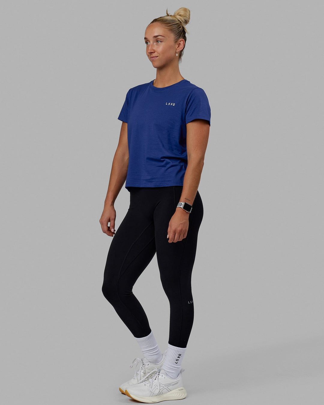 Woman wearing Endeavour FLX Cotton Tee - Galactic Cobalt-White