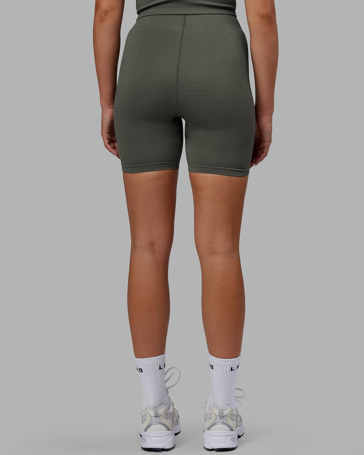 Woman wearing Essential Seamless Rib Bike Short - Graphite