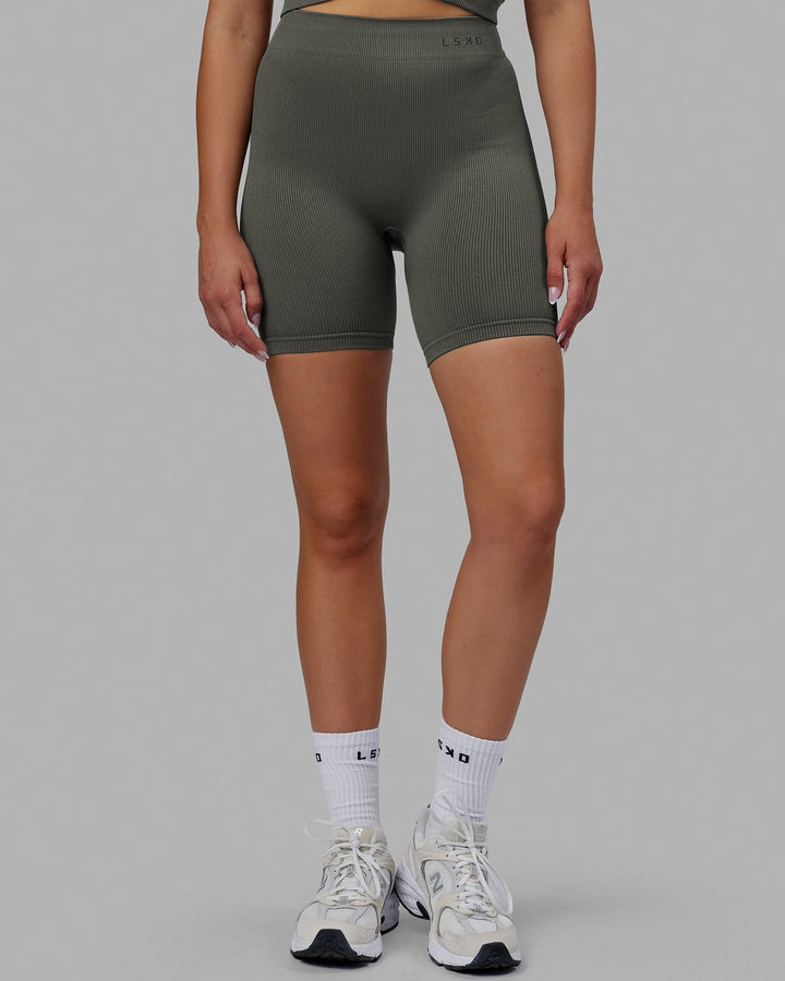 Woman wearing Essential Seamless Rib Bike Short - Graphite