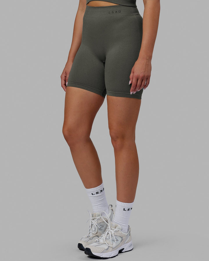 Woman wearing Essential Seamless Rib Bike Short - Graphite