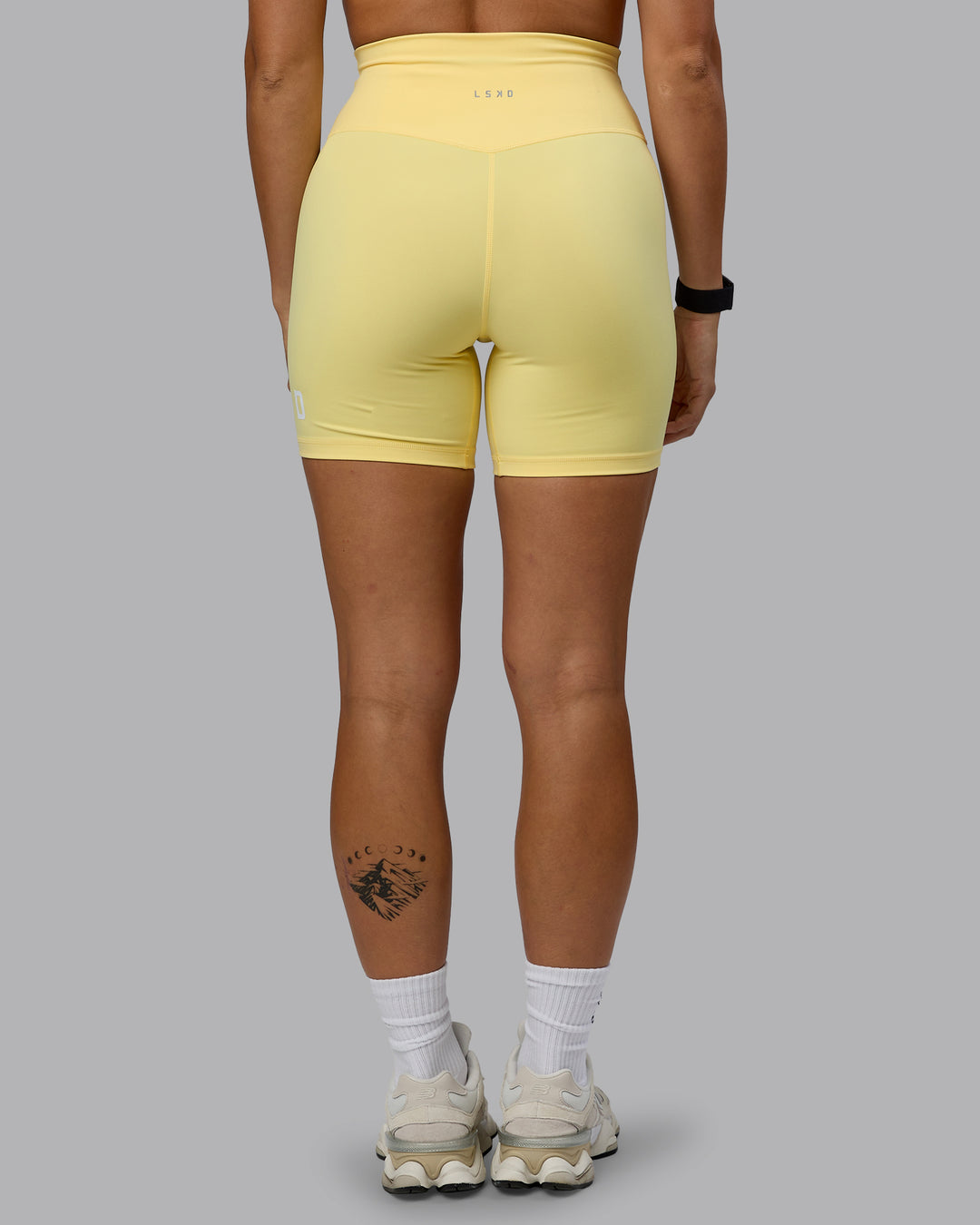 Woman wearing Evolved Ultra High-Rise 6&quot; Short - Lemon-White