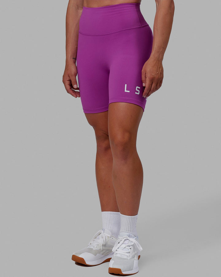 Woman wearing Evolved Mid Short Tights - Orchid-White