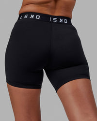 Woman wearing Extend Mid-Rise 6" Short - Black-White