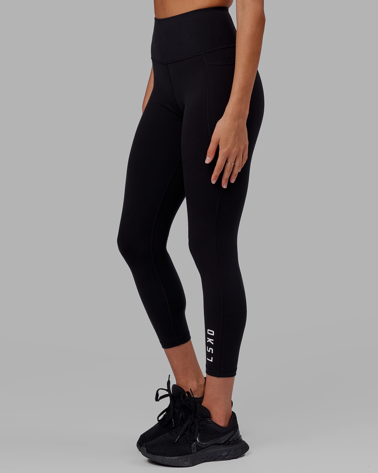 Woman wearing Flux Ultra High-Rise 7/8 Legging Pockets - Black
