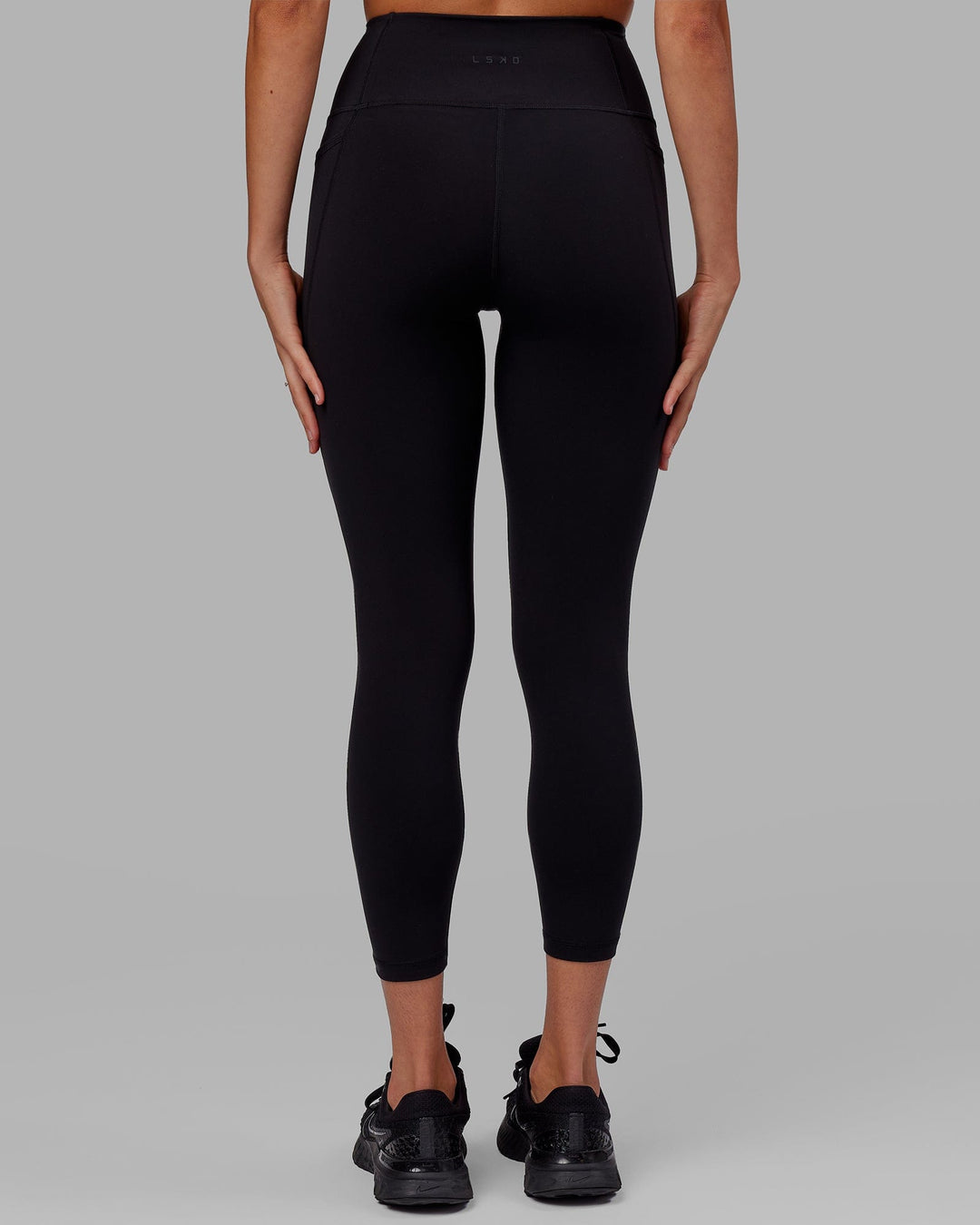 Woman wearing Flux Ultra High-Rise 7/8 Legging Pockets - Black