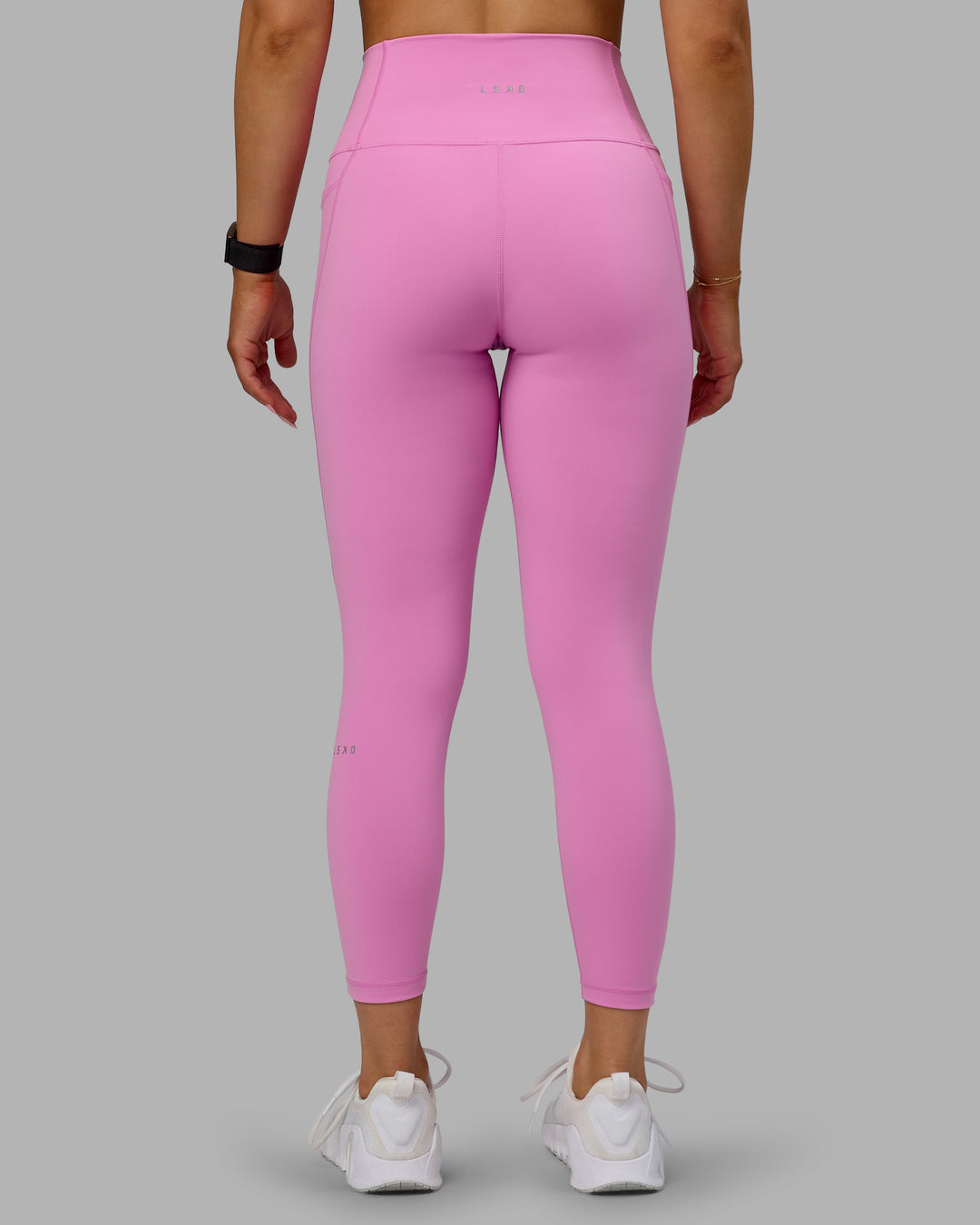 Woman wearing Fusion Ultra High-Rise 7/8 Legging Pockets - Spark Pink | Model:Halle | Size:S
