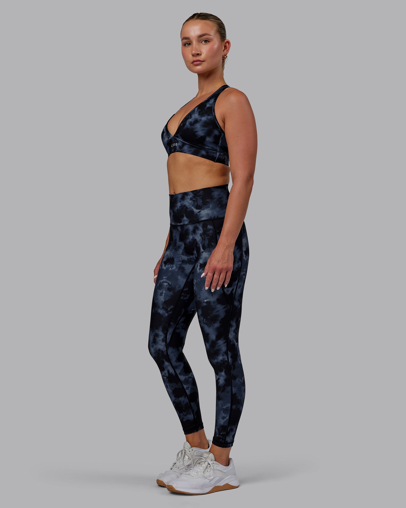 Woman wearing Fusion Ultra High-Rise 7/8 Legging Pockets - Tie Dye-Midnight | Model:Halle | Size:S