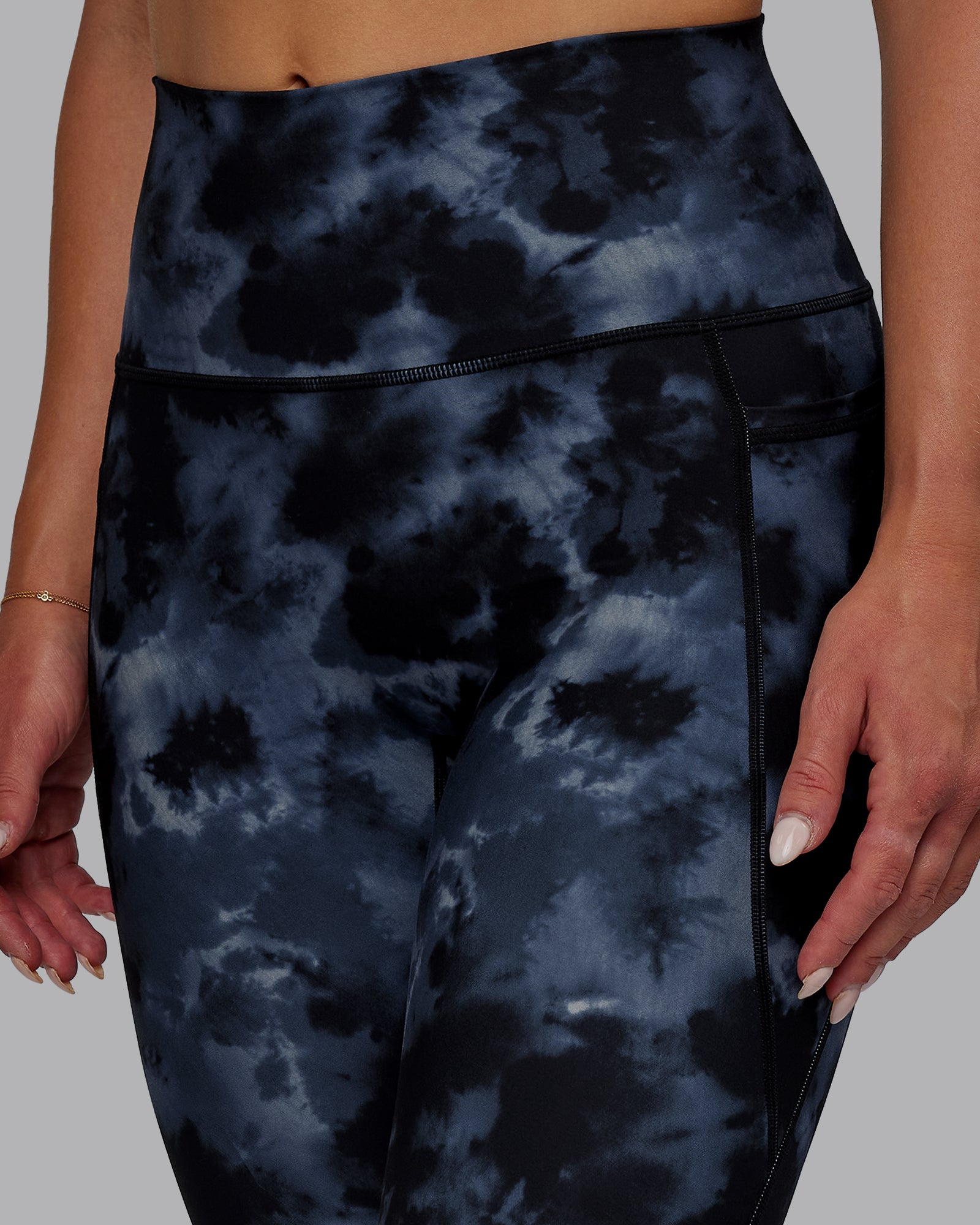 Woman wearing Fusion Ultra High-Rise 7/8 Legging Pockets - Tie Dye-Midnight | Model:Halle | Size:S
