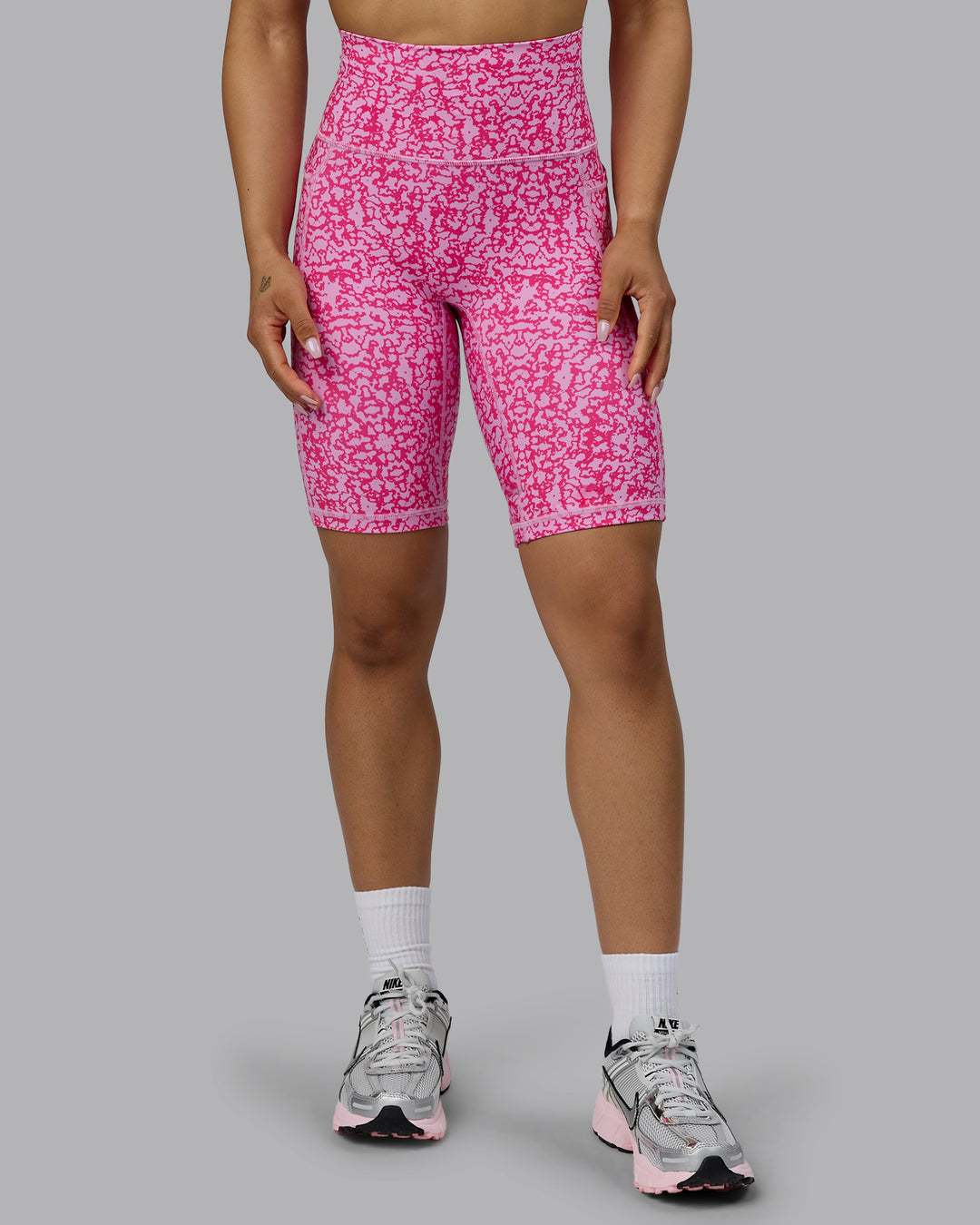 Woman wearing Fusion Ultra High-Rise 9&quot; Short Pockets - Patina-Ultra Pink | Model:Tarnie | Size:S