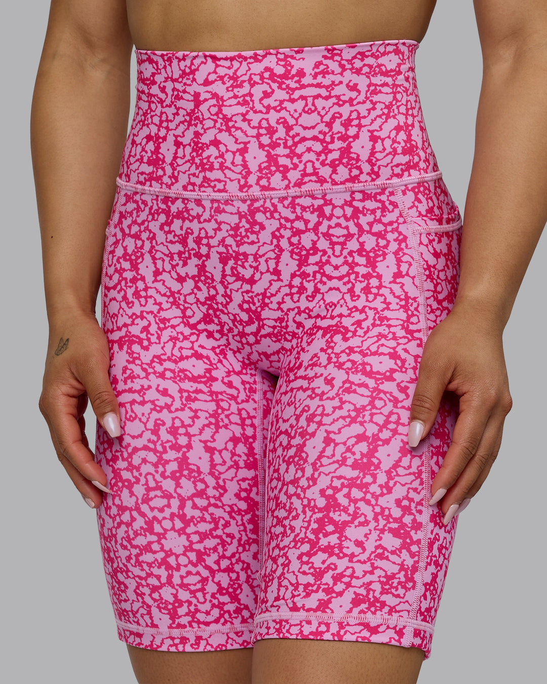 Woman wearing Fusion Ultra High-Rise 9&quot; Short Pockets - Patina-Ultra Pink | Model:Tarnie | Size:S