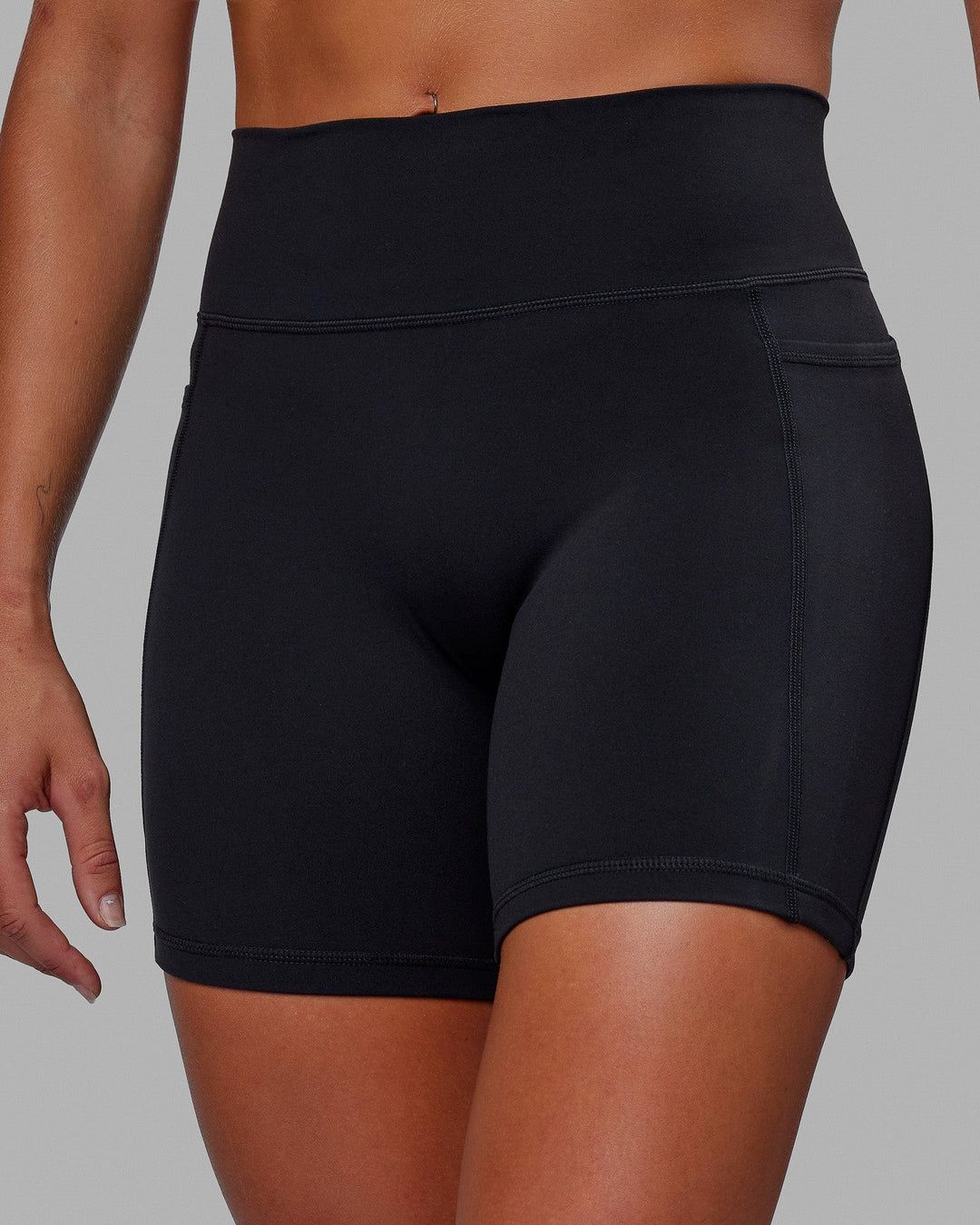 Woman wearing Fusion Mid Short Tights - Black-Black