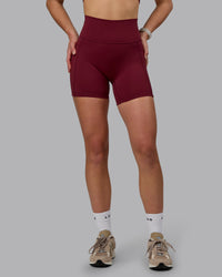 Woman wearing Fusion Ultra High-Rise 6" Short Pockets - Cordovan | Model:Chloe | Size:XS
