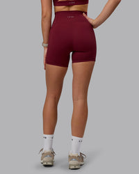 Woman wearing Fusion Ultra High-Rise 6" Short Pockets - Cordovan | Model:Chloe | Size:XS