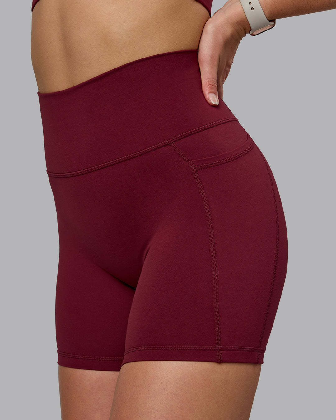 Woman wearing Fusion Ultra High-Rise 6" Short Pockets - Cordovan | Model:Chloe | Size:XS