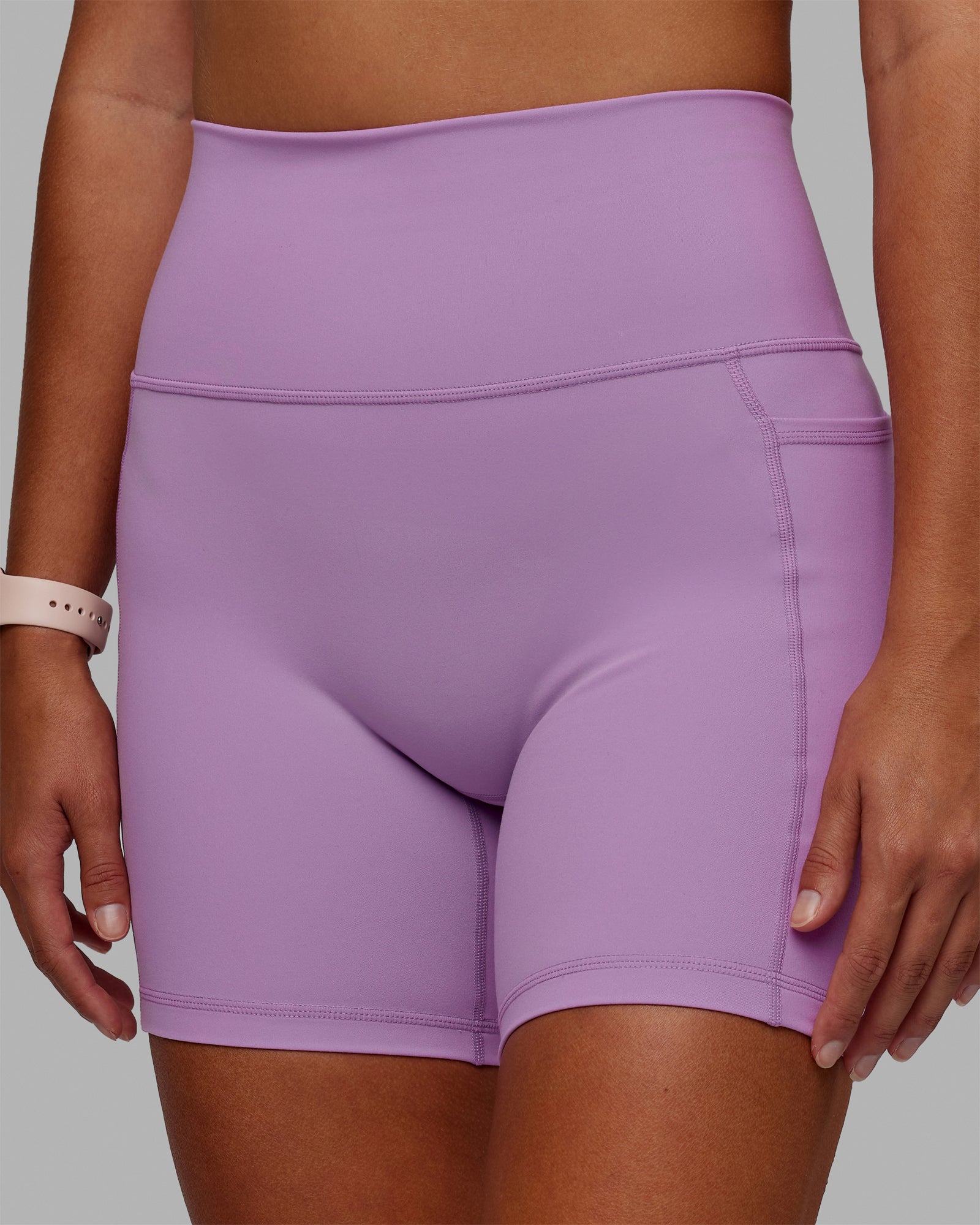 Woman wearing Fusion Ultra High-Rise 6" Short Pockets - Light Violet | Model:Asia | Size:S