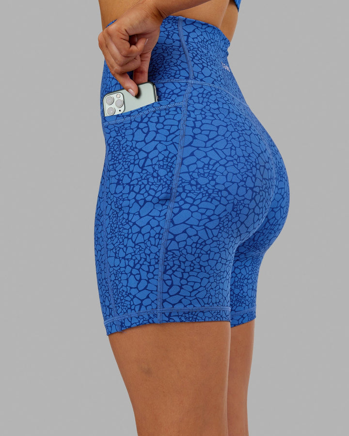 Woman wearing Fusion Mid Short Tight - Ocean Scale