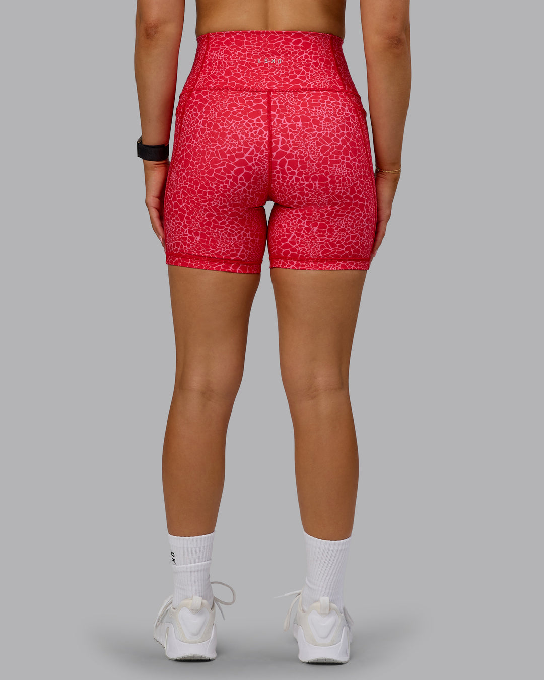 Woman wearing Fusion Ultra High-Rise 6&quot; Short Pockets - Red Vitality Print | Model:Halle | Size:S